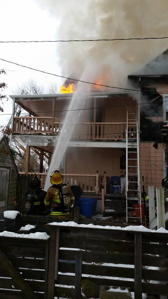 Як мер американського містечка рятував дівчину з палаючого будинку - фото 3
