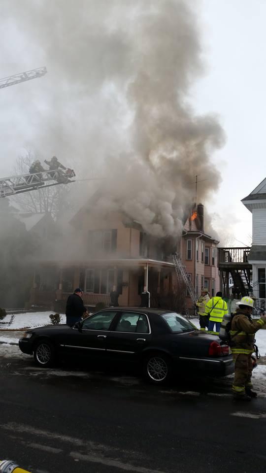 Як мер американського містечка рятував дівчину з палаючого будинку - фото 4