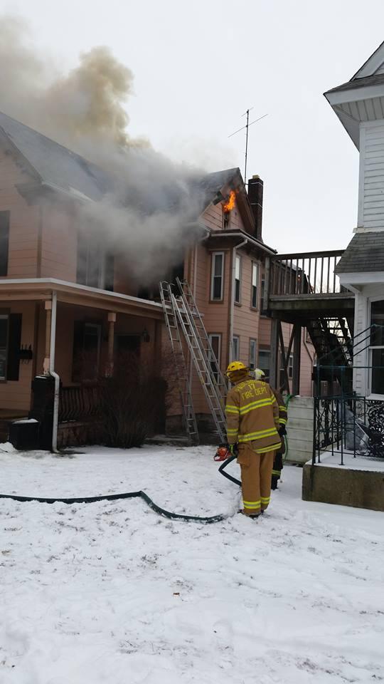 Як мер американського містечка рятував дівчину з палаючого будинку - фото 5