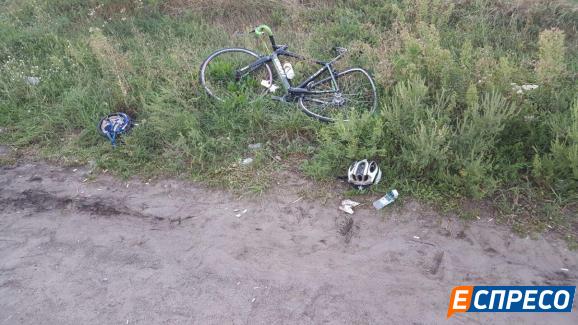 Під Києвом смертельна ДТП: Фура збила групу велосипедистів - фото 2