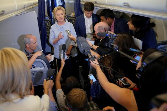 Хілларі Клінтон літак пресс-конференція