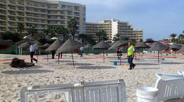 Двоє терористів атакували туристів двох готелів в Тунісі