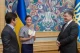 Марія Гайдар та Володимир Федорін отримали українські паспорти з рук Петра Порошенка