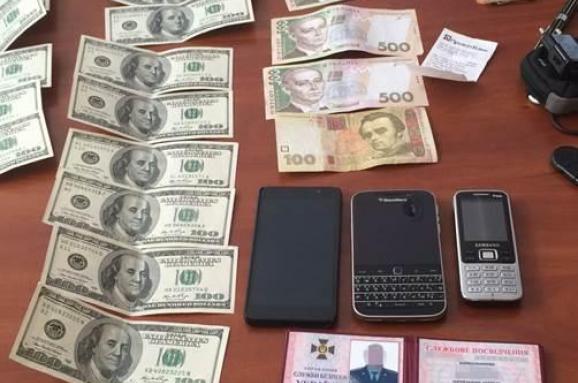 Підполковника СБУ схопили на хабара у сумі 500 тис. грн