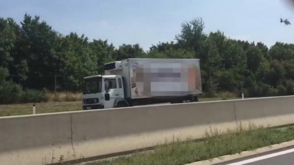 вантажівка з мігрантами в Австрії