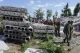 Молодь на розвалинах луганського аеропорту
