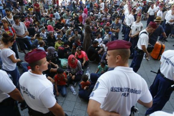 Угорщина мігранти на вокзалі Будапешту