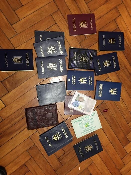 фіктивні паспорти