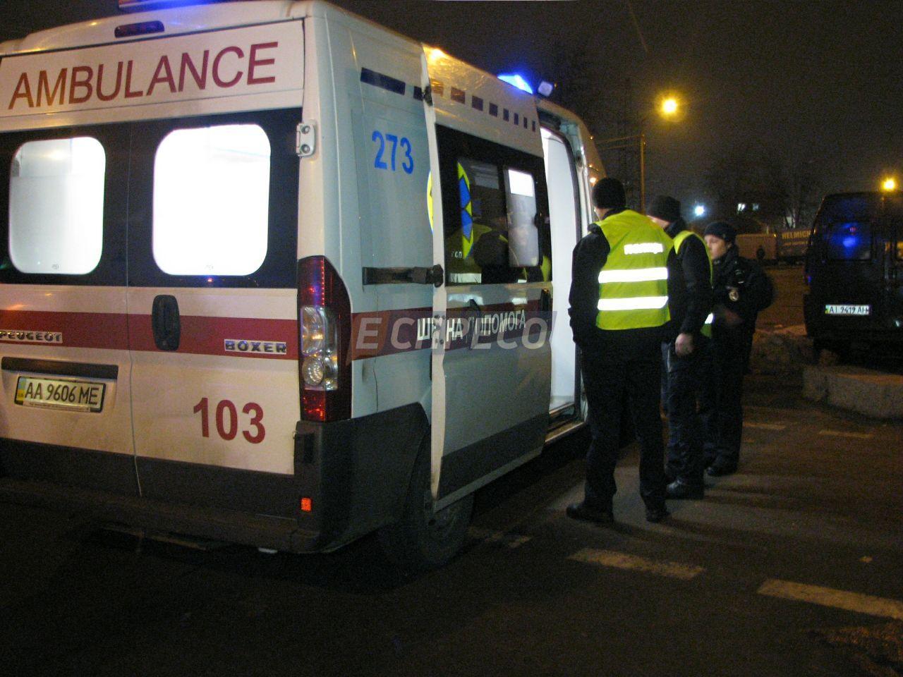 В Києві автомобіль наїхав на двох жінок, серед яких поліцейська