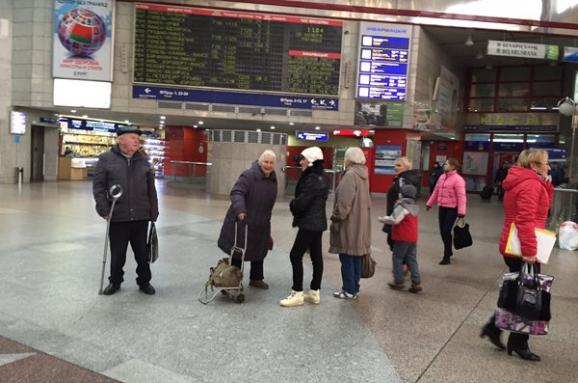 Мінськ міліція пенсіонери Лукашенко вокзал