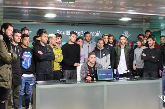 Іспанські футболісти підтримали українського форварда