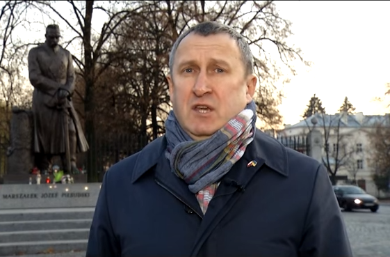 Андрій Дещиця виконує гімн Польщі, кадр із відео