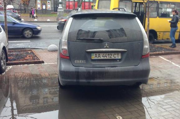 Хрещатик Київ обмежувачі автомобілі