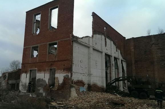 На Миколаївщині обвалилася будівля покинутого заводу: загинула людина - фото 1