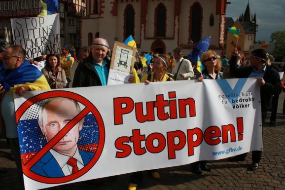 Акція на пітримку України у Франкфурті-на-Майні зібрала близько 50 активістів 
