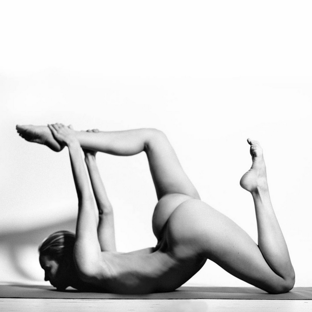 Nude Yoga Girl 