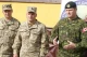 Полковник Ігор Слісарчук (посередині) з командиром канадського контингенту підполковником Джейсоном Гінеєм. Вересень 2015 року