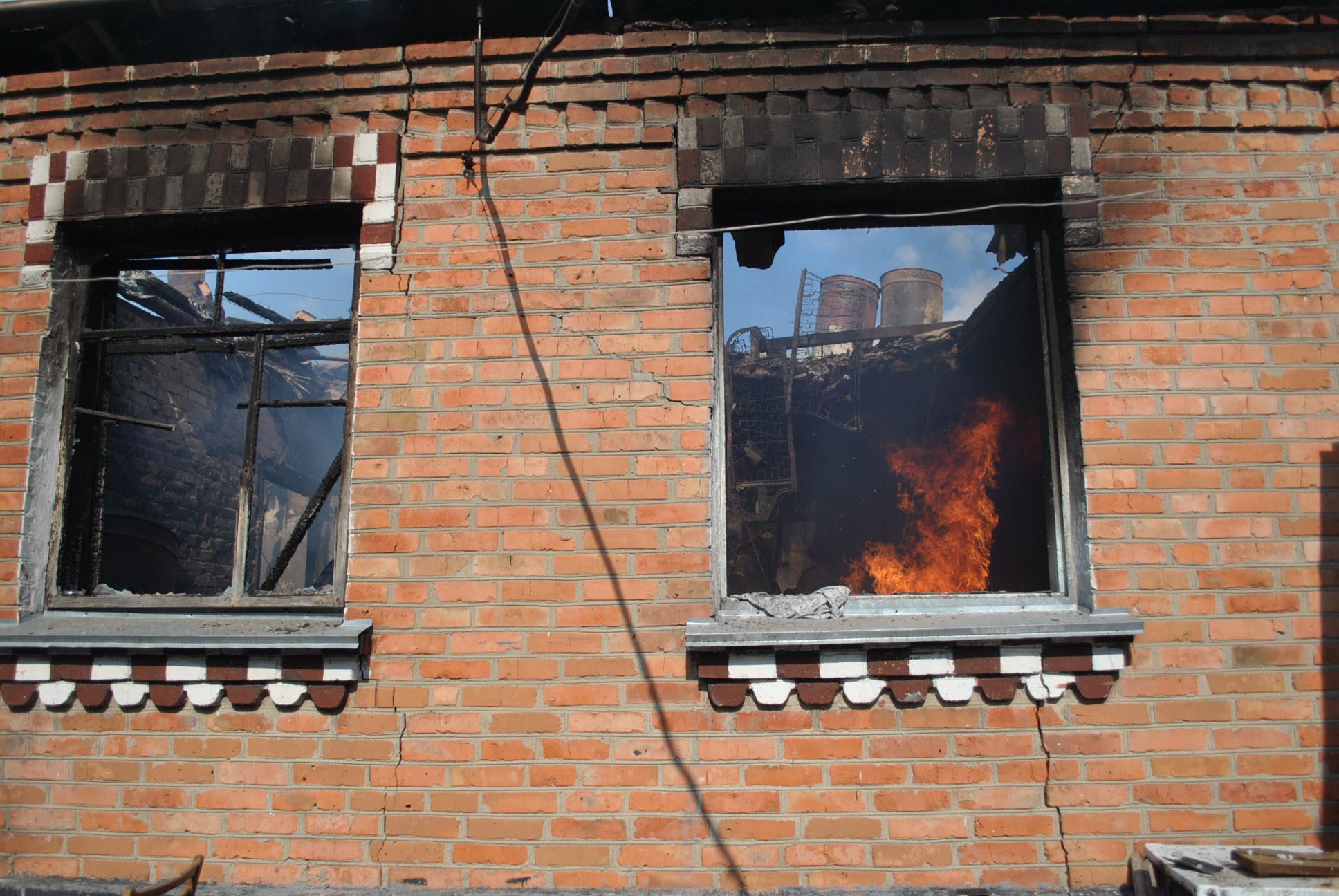 Из-за взрывов в Калиновке повреждено половину домов в соседнем селе