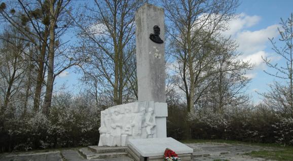 пам'ятник Черняховському