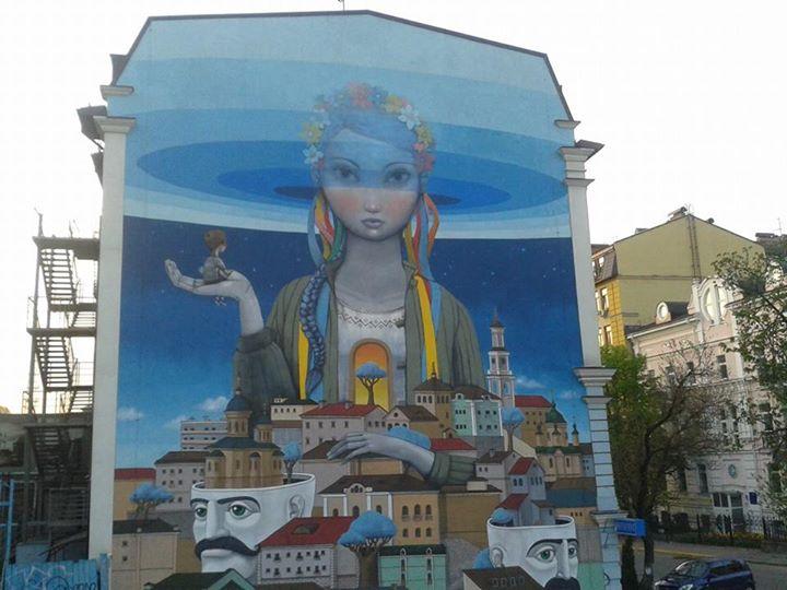 Нещодавно на Андрієвському Узвозі, у центрі Києва, з’явився патріотичний стріт-арт