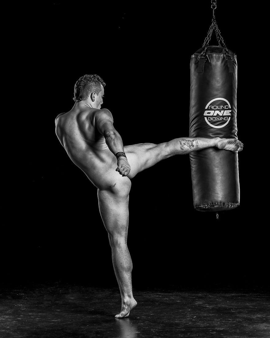 Мышцы, сила и гибкость: Фотограф "раздел" спортсменов и показал их тела в движении (18+)