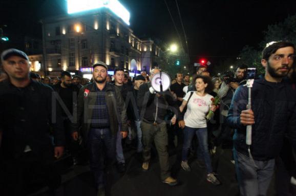 В Єревані тисячі людей протестують проти нового прем’єра
