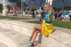 Спортсменка позує з кубком