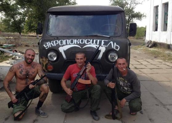 Вербувальник Андреа Пальмері (зліва) з іншими проросійськими бойовиками