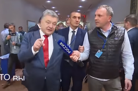 Результат пошуку зображень за запитом ""Ви - фейк ньюз": Порошенко познущався над російським журналістом у Нью-Йорку"