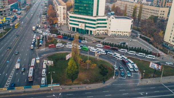 Водители автобусов под Мининфраструктуры требуют увольнения главы "Укртрансбезопасности" Водители автобусов под Мининфраструктуры требуют увольнения главы "Укртрансбезопасности"