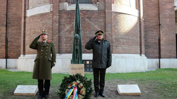 В Венгрии открыли памятник жертвам Голодомора В Венгрии открыли памятник жертвам Голодомора