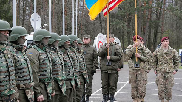 Пентагон ищет переводчиков на украинский для американских военных Пентагон ищет переводчиков на украинский для американских военных