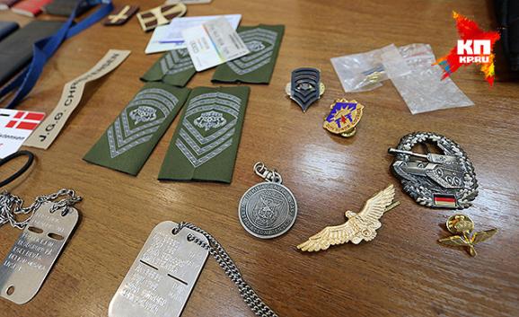 Вилучені у спостерігачів ОБСЄ жетони і армійські розпізнавальні знаки