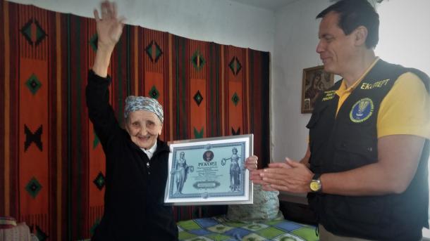 На Львовщине 93-летняя женщина села на шпагат и установила рекорд На Львовщине 93-летняя женщина села на шпагат и установила рекорд