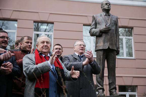 пам'ятник Жириновському