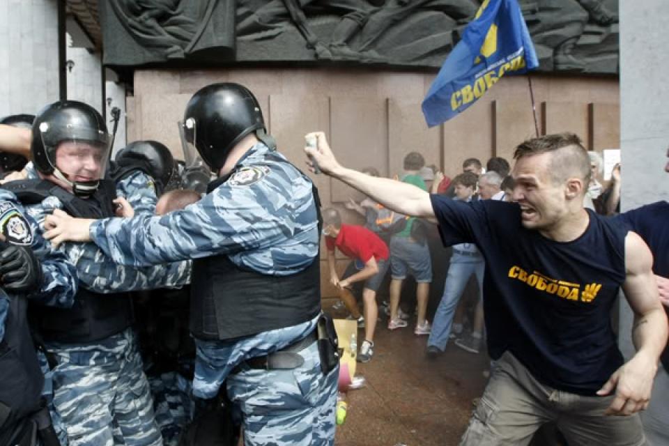 2012 рік. Поряд з Українським домом (Київ)