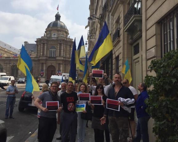 Сенат Франции украинцы протест