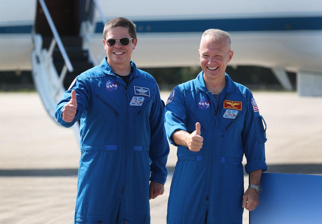 https://static.espreso.tv/uploads/article/2752621/images/im-Astronauts-Bob-Behnken-(left)-Doug-Hurley-(right)_GettyImages-1226094542.jpg