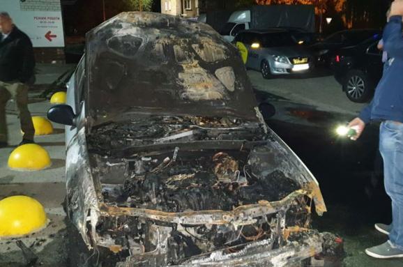 Підпал авто "Схем": поліція затримала двох підозрюваних, ще двоє - в  розшуку, - Аваков - новини Еспресо TV | Україна