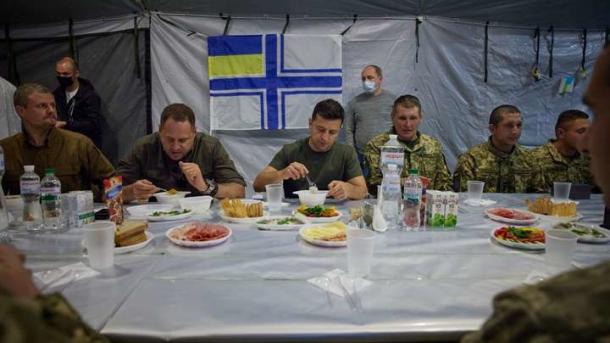 Это фото я воспринимаю унизительным для Армии, - Геращенко о Зеленском за  столом, где сидели солдаты без тарелок - новости Еспресо TV | Украина