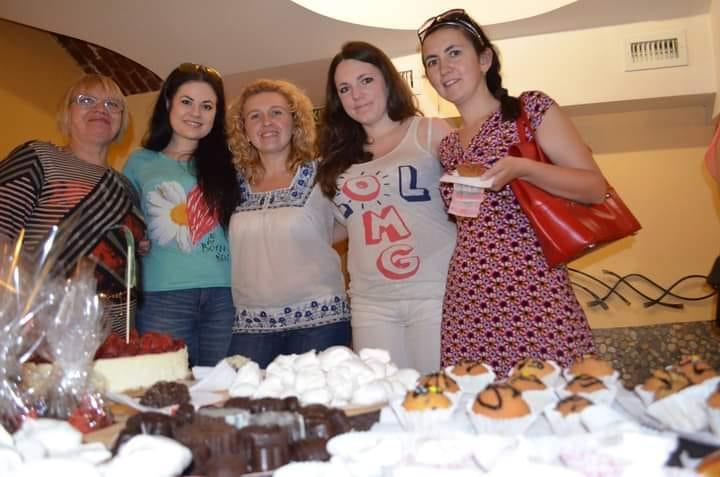 Ірина Масленікова (в центрі) обожнює організовувати кулінарні фестивалі та благодійні ярмарки