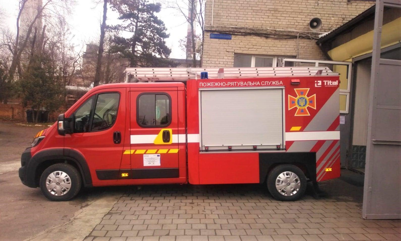 Львівські рятувальники отримали автомобіль першої допомоги