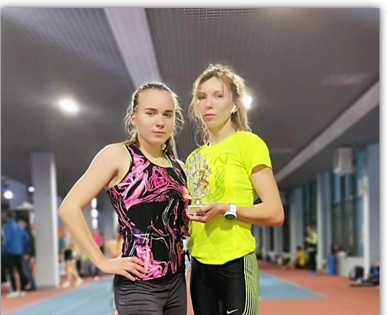 На світлині: Уляна Рачинська та Орися Дем'янюк (Мочульська) 
