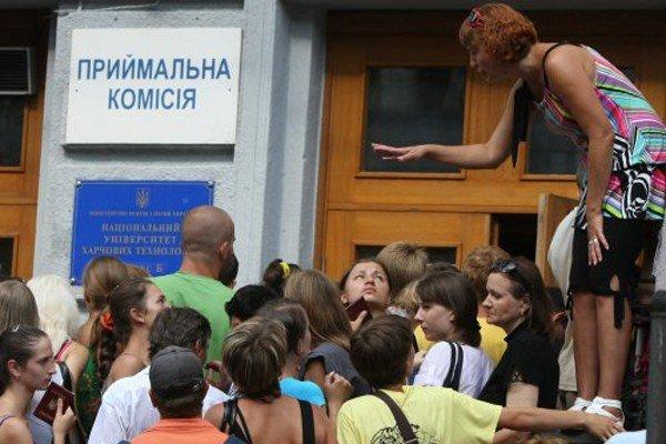 Небувалий наплив спостерігають в університетах у західних областях