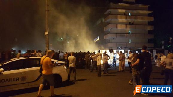 Дело \"Торнадо\": возле суда возобновились столкновения между полицией и протестующими