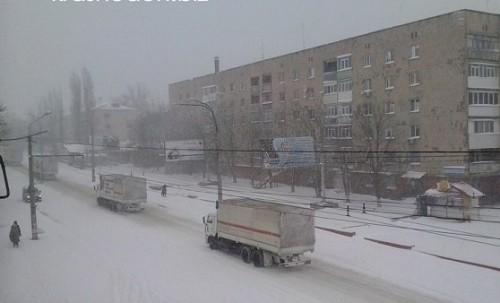 колона автомобілів в Краснодоні