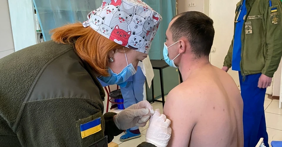 В зоні ООС вакцинували 10 тис. військових