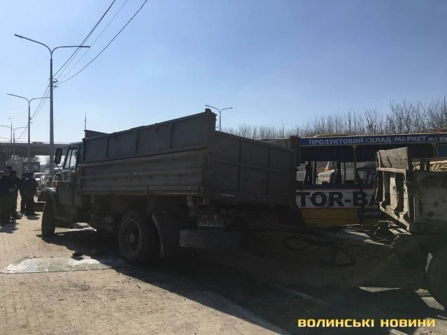 У Луцьку трапилась аварія за участю вантажівки та маршрутного таксі