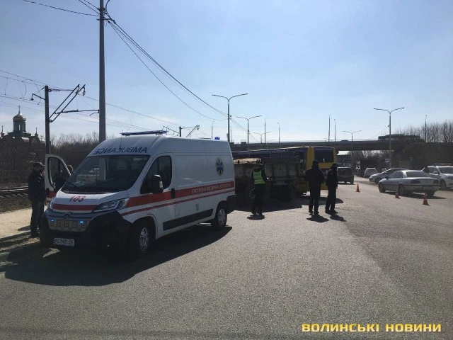 У Луцьку трапилась аварія за участю вантажівки та маршрутного таксі