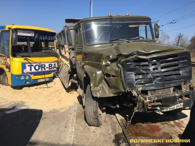 У Луцьку трапилась аварія за участю вантажівки та маршрутного таксі